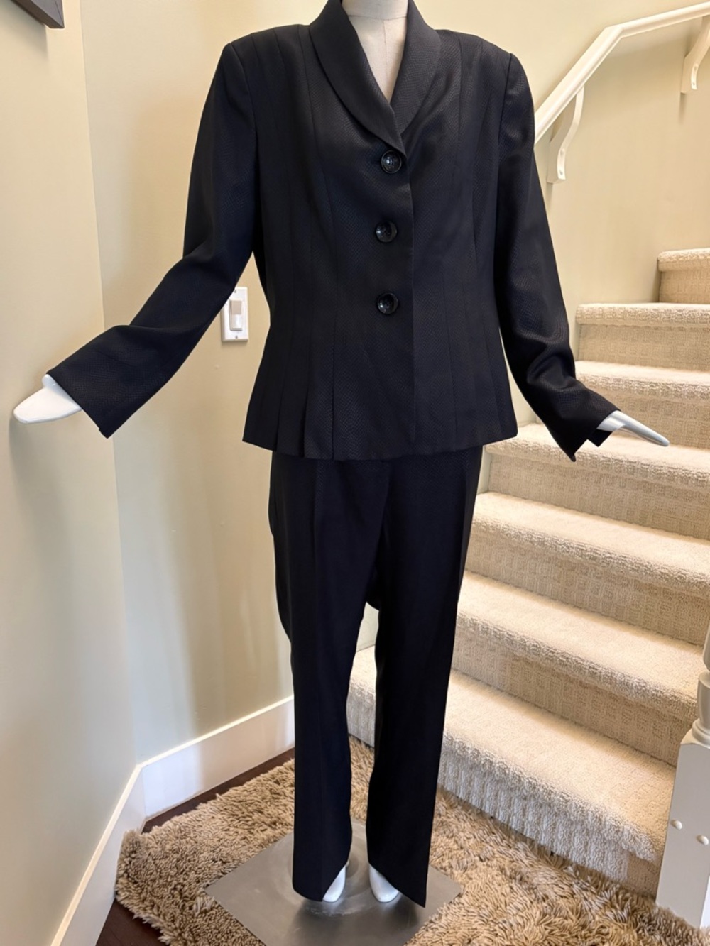 Le Suit navy blue Women's Blazer and Pants Suit